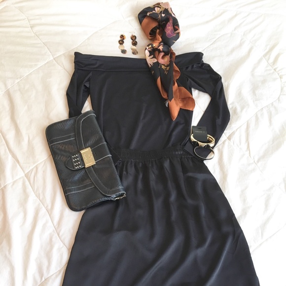 2/$12! H&M Off Shoulder Long Sleeve Top Black - Picture 14 of 14